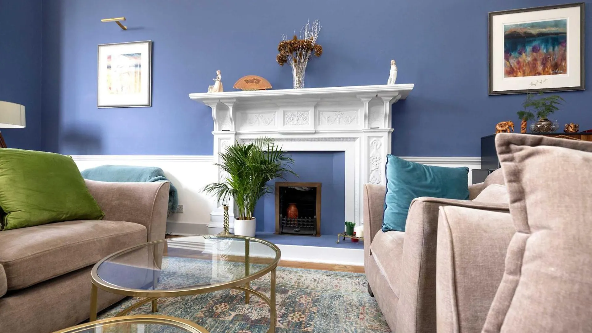 Joivy Spacious 2-Bedroom Ground Floor Flat EDI