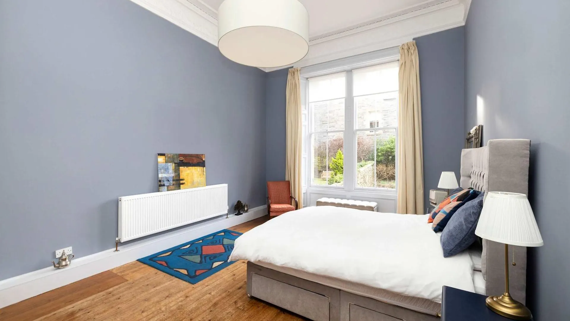 Joivy Spacious 2-Bedroom Ground Floor Flat Edinburgh Apartment