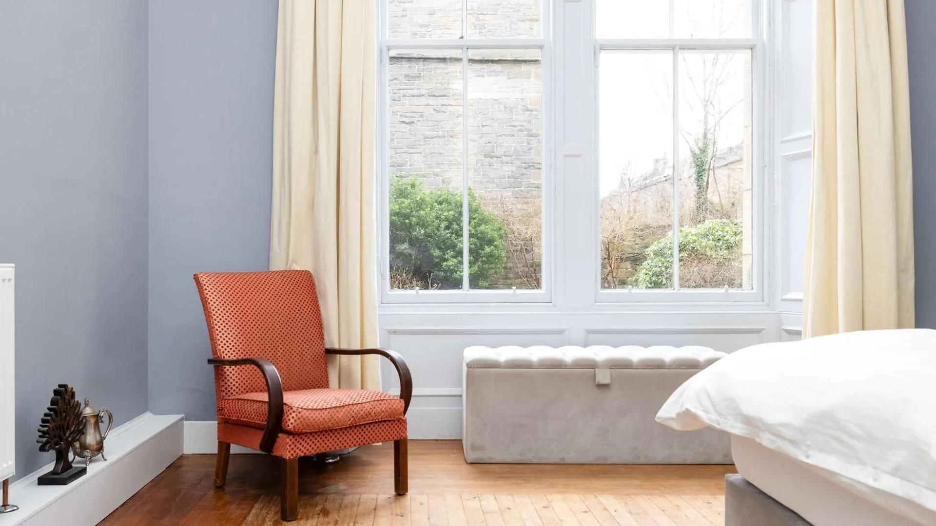 Joivy Spacious 2-Bedroom Ground Floor Flat Edinburgh